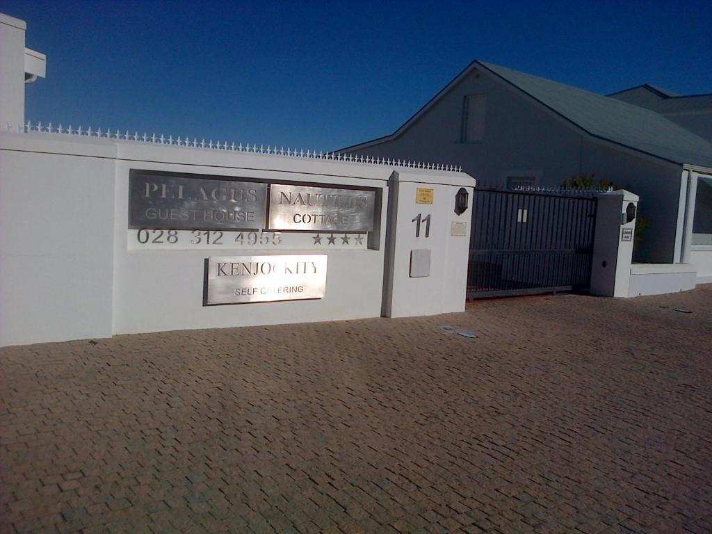 Kenjockity Self Catering Apartments Hermanus Extérieur photo